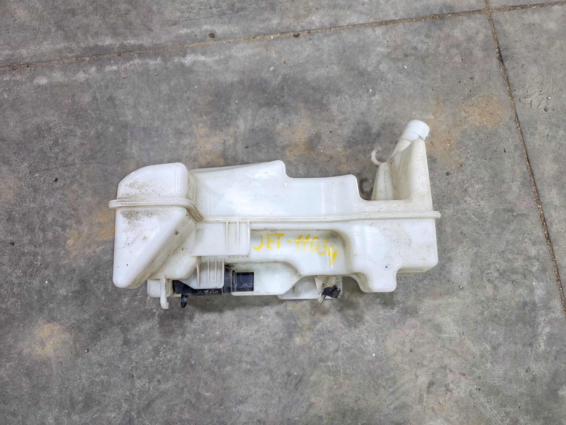 2011-2018 Volkswagen Jetta Washer Fluid Reservoir. Washer reservoir 5c6955453 - view 2