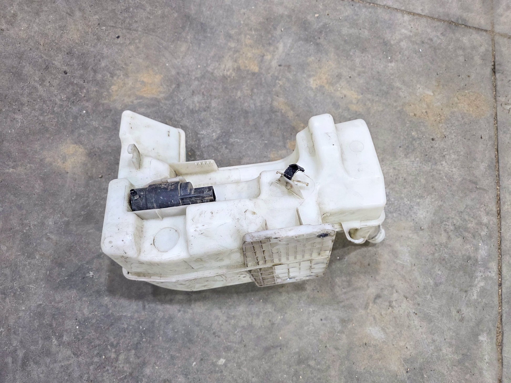 2011-2018 Volkswagen Jetta Washer Fluid Reservoir. Washer reservoir 5c6955453 - view 4