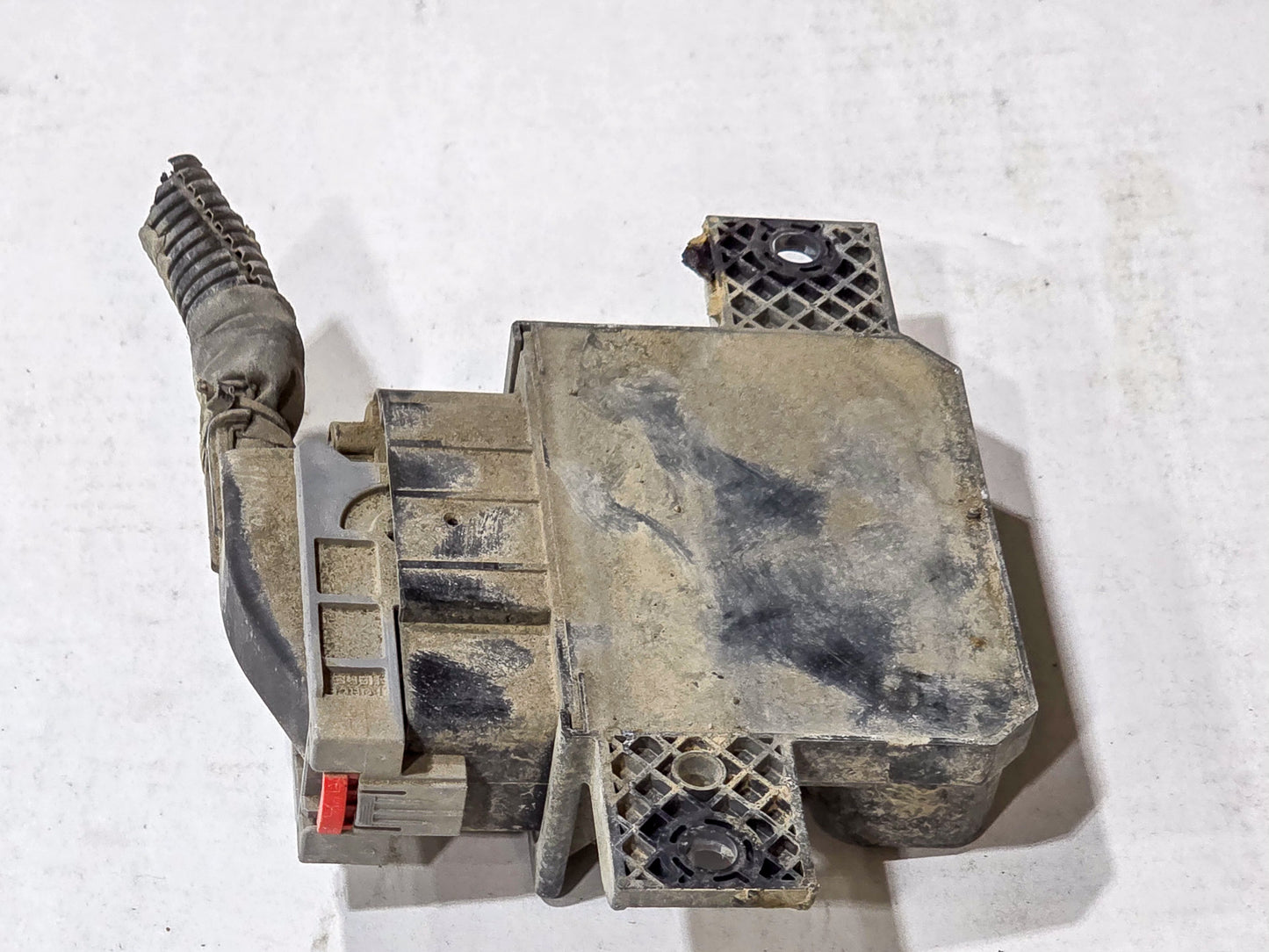 2018-2022 GMC Acadia Fuel Pump Power Control Module 13540925 - view 3