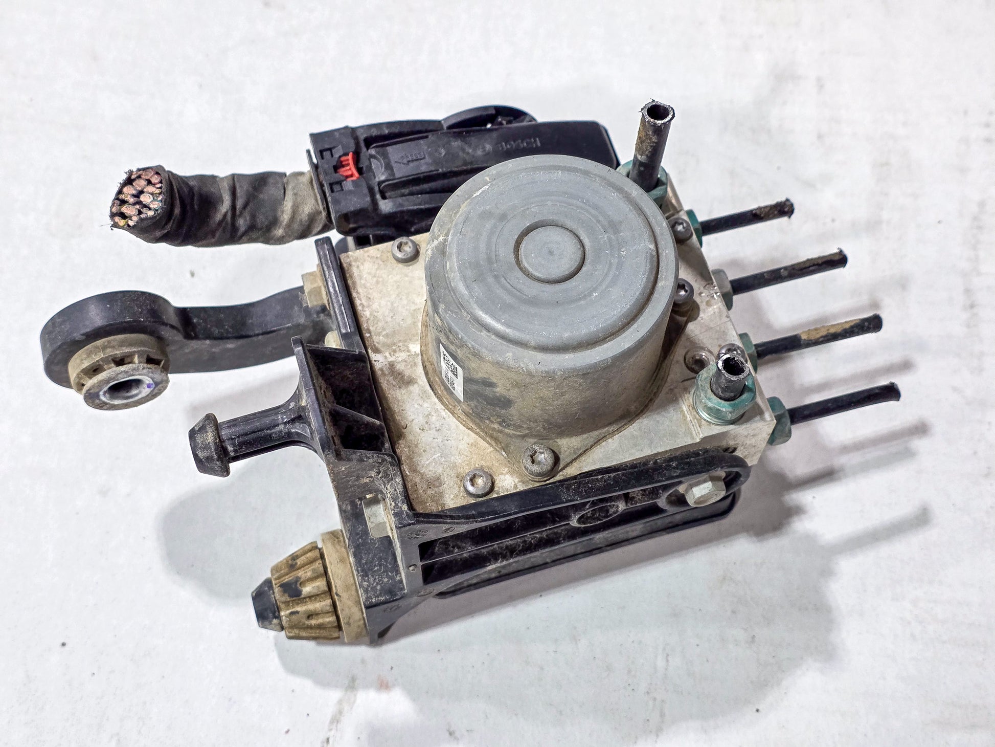2018-2023 GMC Acadia ABS Anti Lock Brake Pump Module Unit W/ Bracket OEM 84728140, 84724100 - view 2