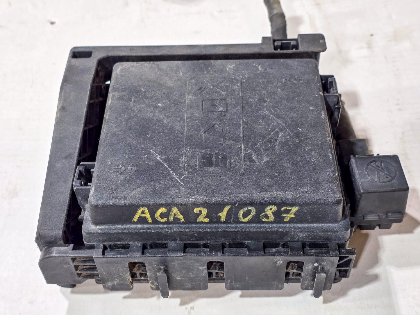 2021-2023 GMC Acadia Engine Fuse Box Relay Control Module 84951827, 85140070 - view 2