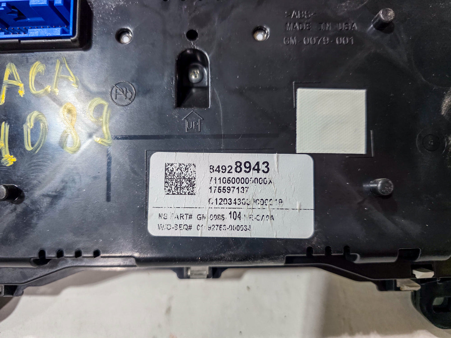 2021-2022 GMC Acadia Speedometer Instrument Cluster 149k Mileage 84928943 - view 2