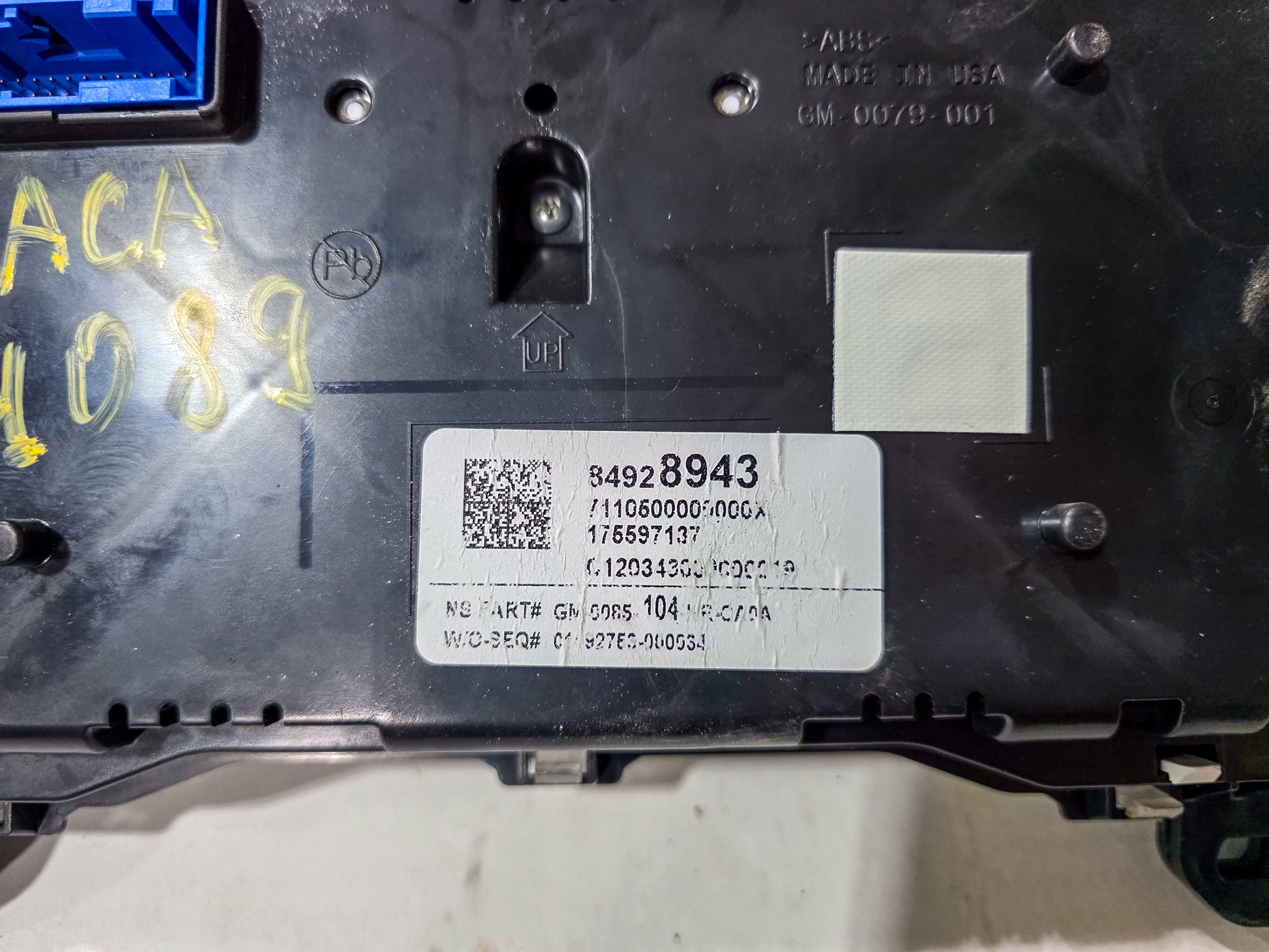 2021-2022 GMC Acadia Speedometer Instrument Cluster 149k Mileage 84928943 - view 2