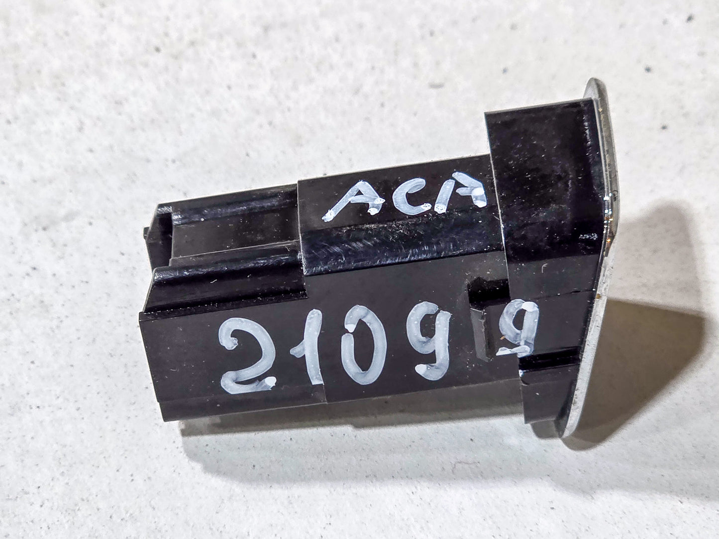 2017-2021 GMC Acadia Engine Start Stop Ignition Switch Button 23400951 OEM - view 2