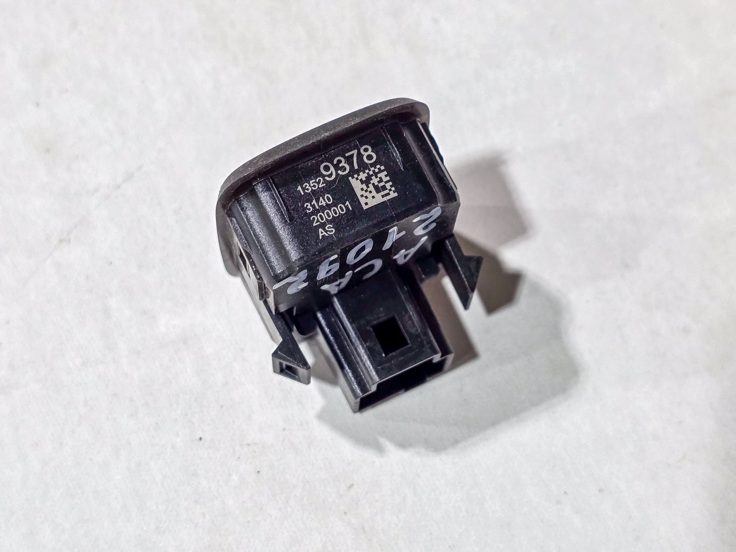 2021 GMC Acadia Sun Load Sensor 13529378 - view 2
