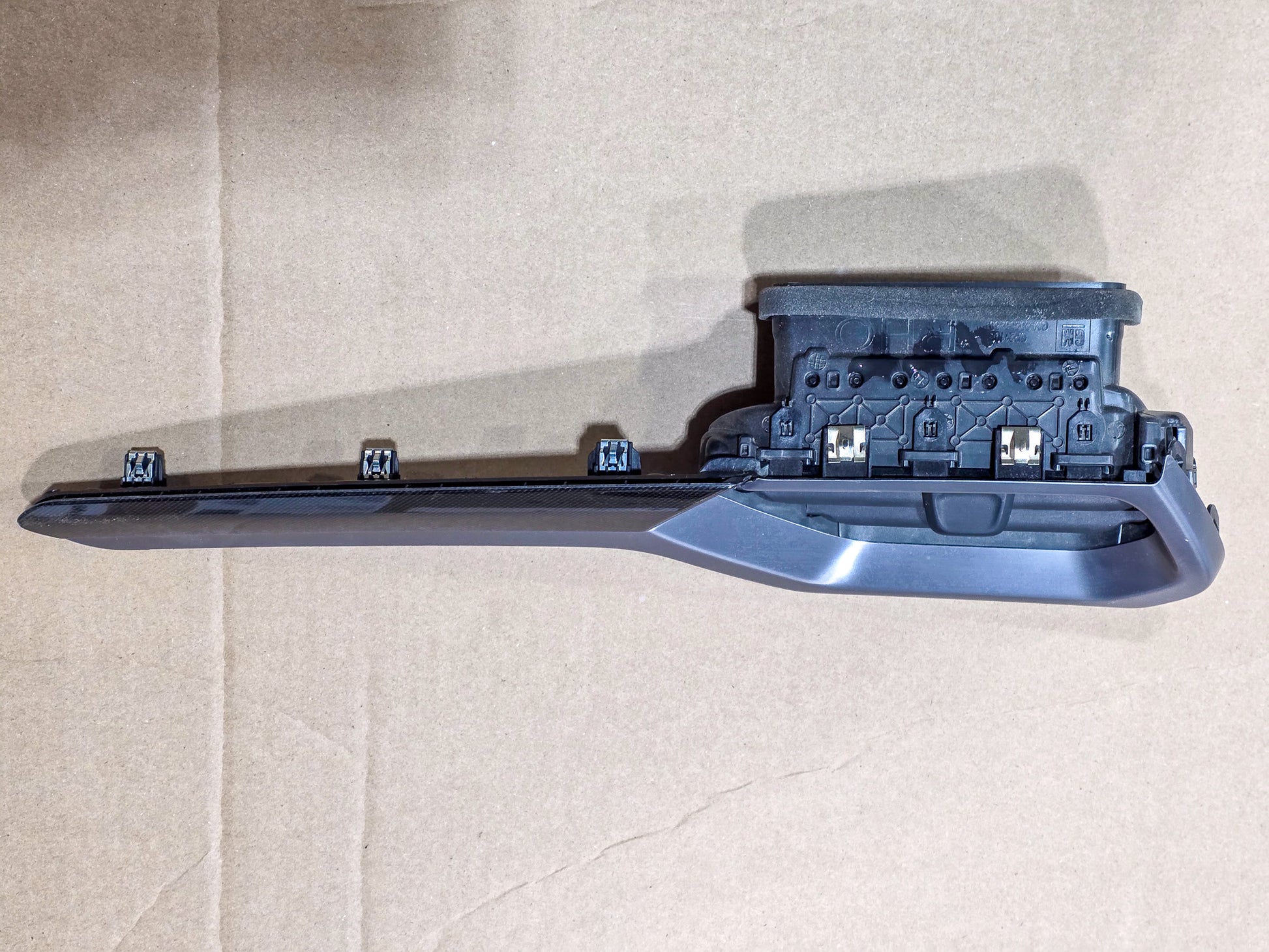 2020-2023 GMC Acadia  Dash Right Side Outer Air Vent Grill Bezel OEM 84606126 - view 4