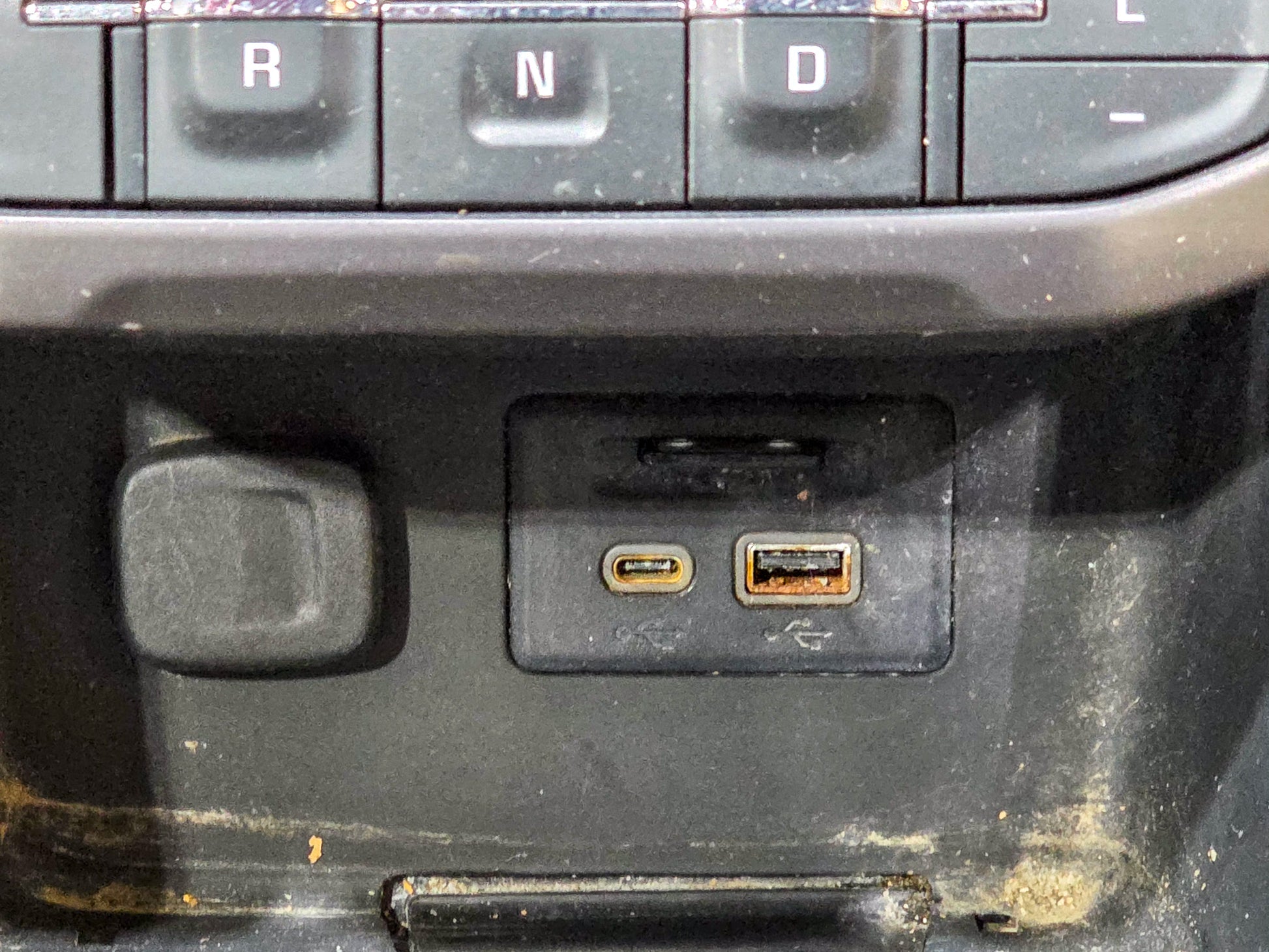 2017-2025 GMC Acadia Center Console, Transmission Shift Button Assembly, Receptacle, Hazard Light & Traction Control Switch, Front Right Left Side Seat Heater Switch, Trim Plate 84769914, 13529869, 84646674, 84693327, 84736648 - view 5
