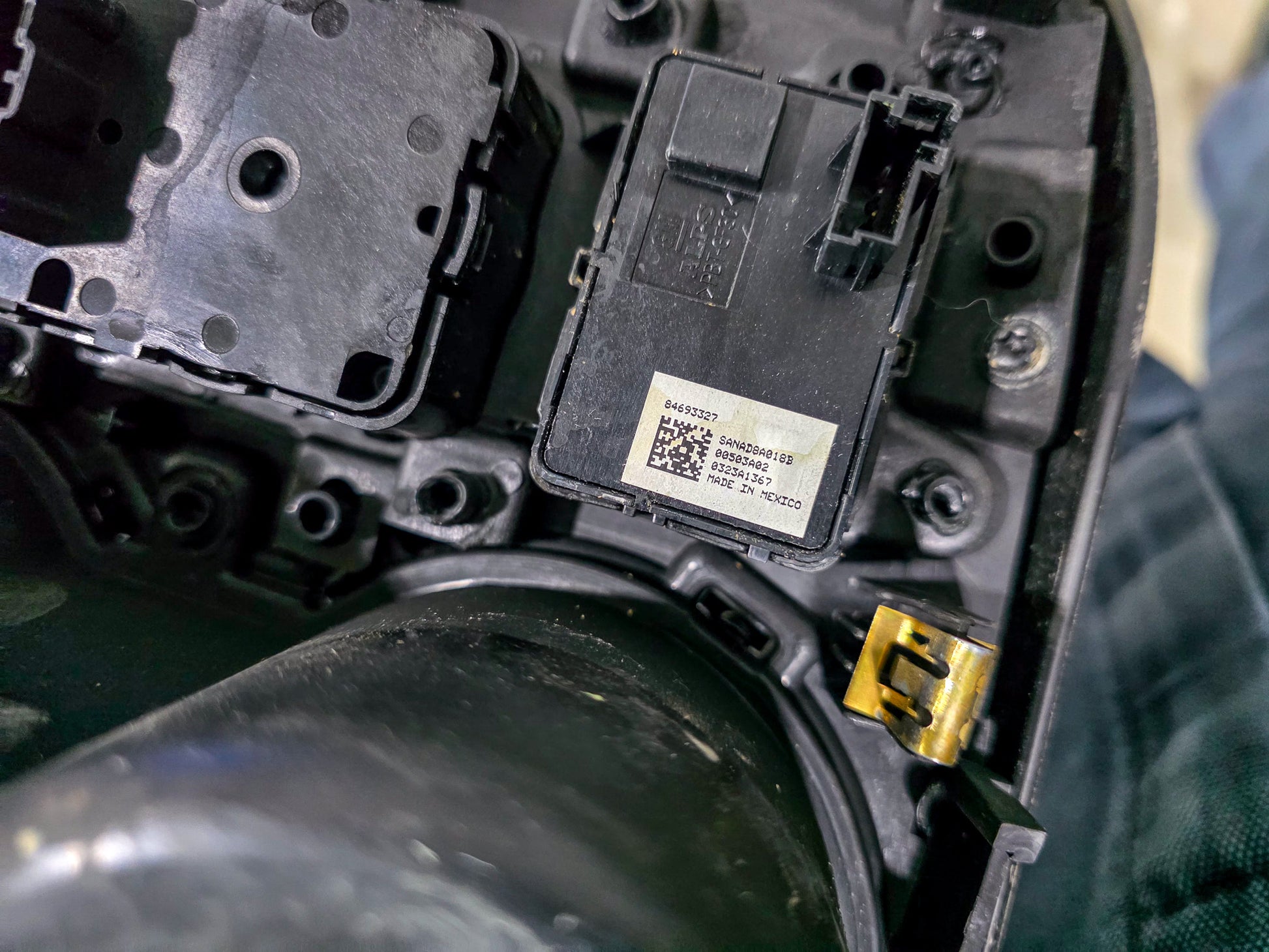 2017-2025 GMC Acadia Center Console, Transmission Shift Button Assembly, Receptacle, Hazard Light & Traction Control Switch, Front Right Left Side Seat Heater Switch, Trim Plate 84769914, 13529869, 84646674, 84693327, 84736648 - view 11