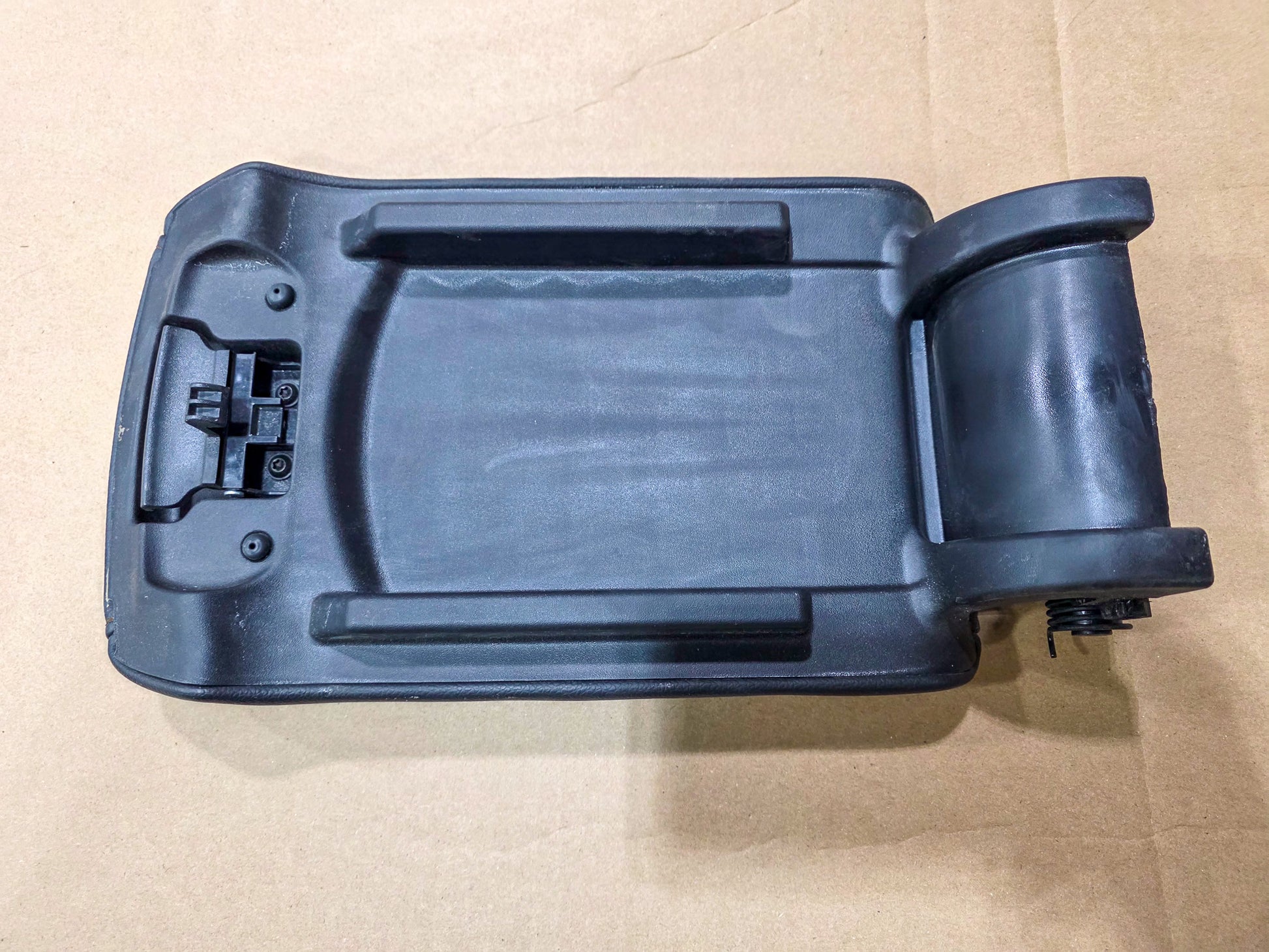 2020-2023 GMC Acadia Center Console Armrest Lid 84779636, 84698306 - view 2