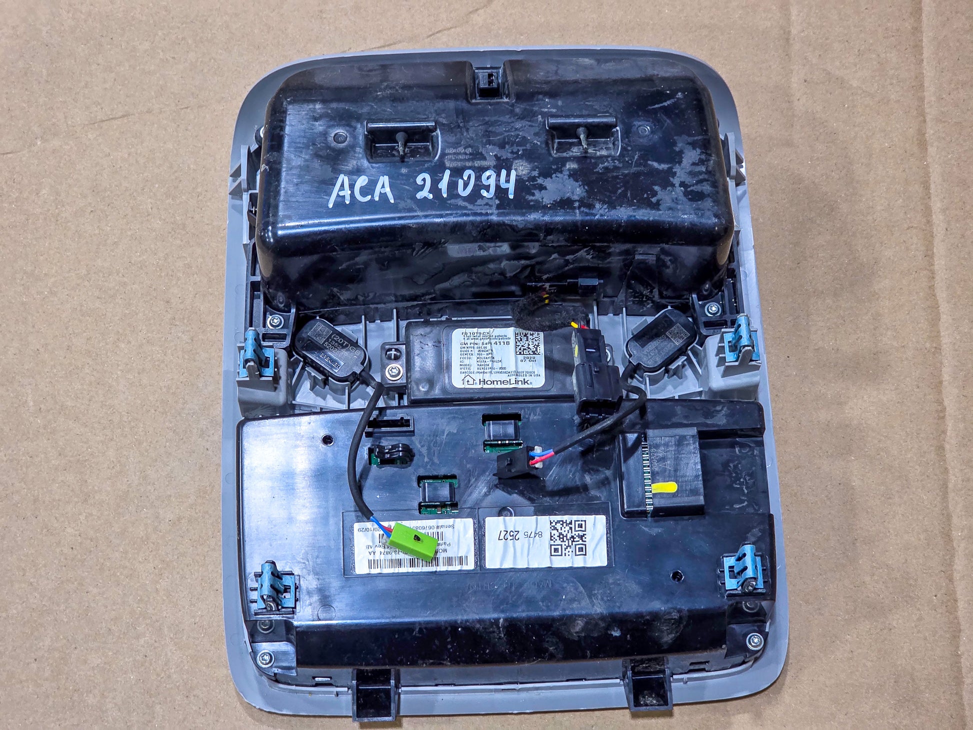 2018-2025 GMC Acadia Roof Overhead Console Gray 84752527, 84179168, 84329488, 84422319, 84614630, 84868469, 86593265, 85550972 - view 2