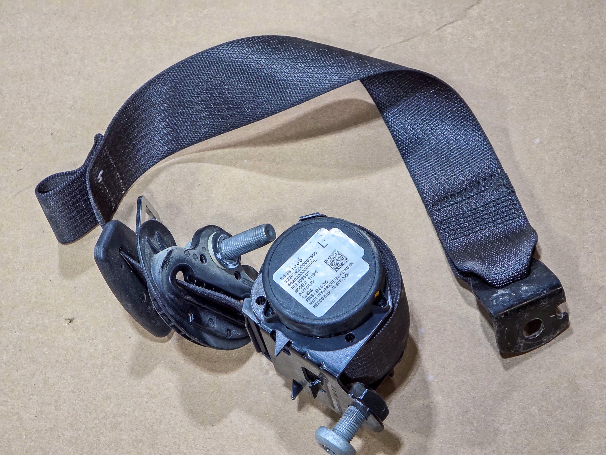 2017-2021 GMC Acadia 2nd Row Rear Left Seat Belt Retractor 84481995, 15806583