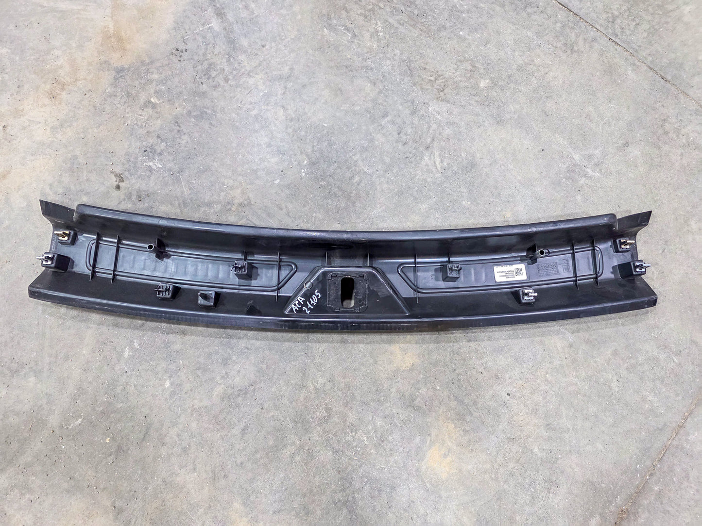 2017-2023 GMC Acadia Rear Trunk Sill Scuff Trim Panel Liftgate Sill Plate 23446902 - view 2