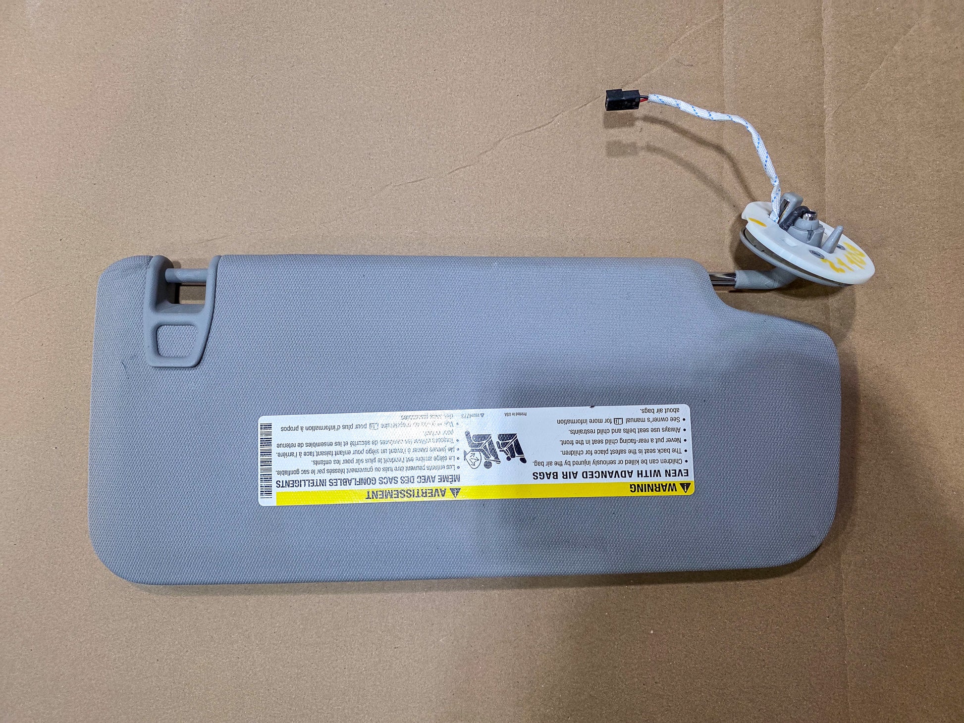 2017-2023 GMC Acadia Sun Visor Driver Left Side Sunvisor W/Light OEM 84195208 - view 2