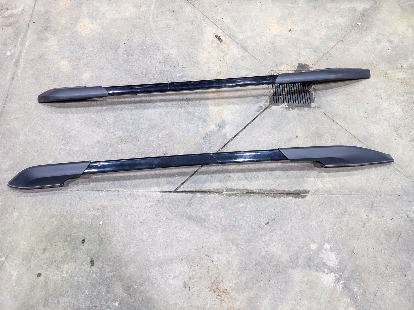2017-2023 GMC Acadia Luggage Rack Assembly 84456361, 23173193, 84083625, 84128239, 84172836, 84223336, 84326297, 84382031 - view 2