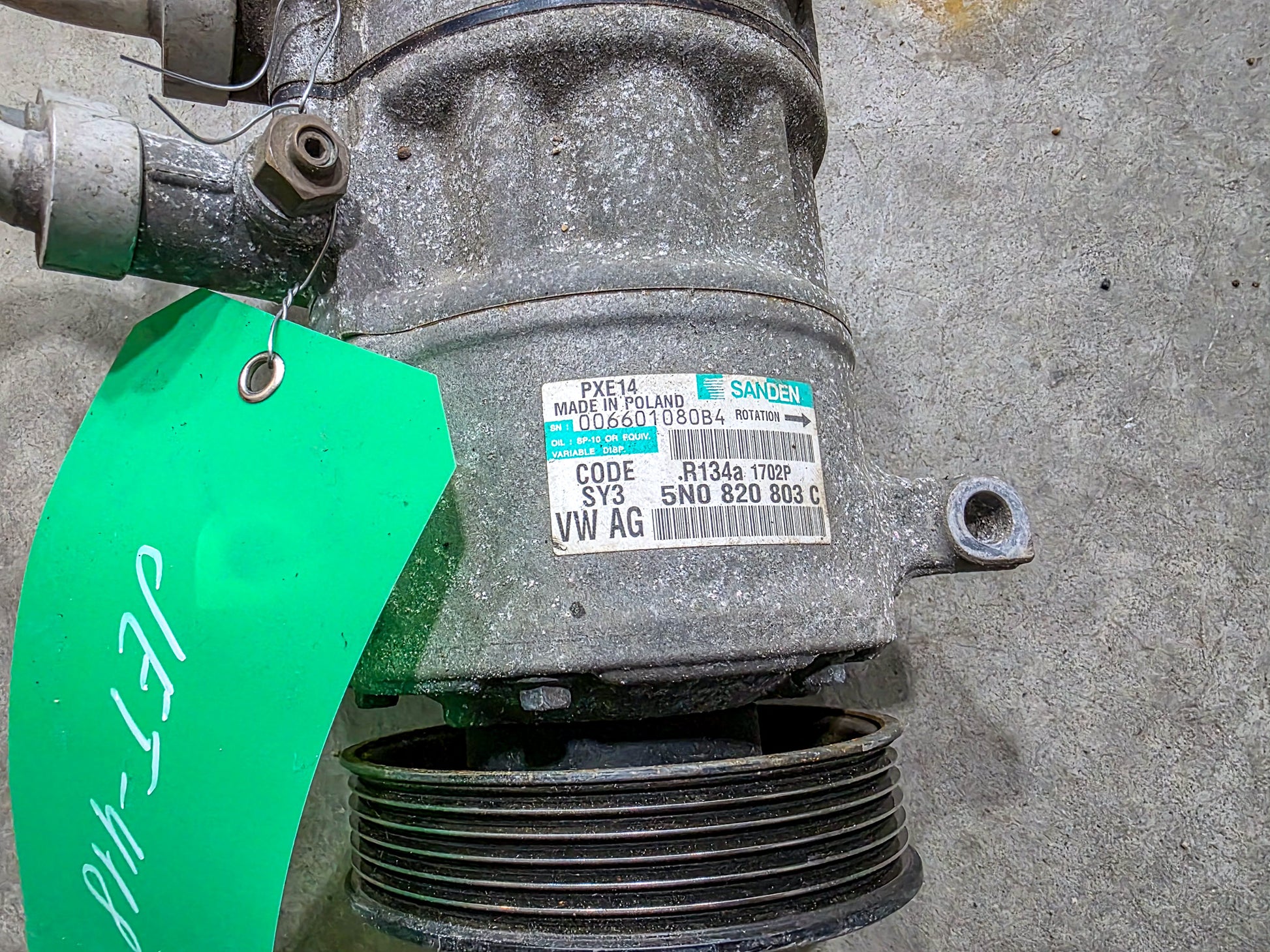 2011 Volkswagen Jetta A/C Compressor 5n0820803c - view 2