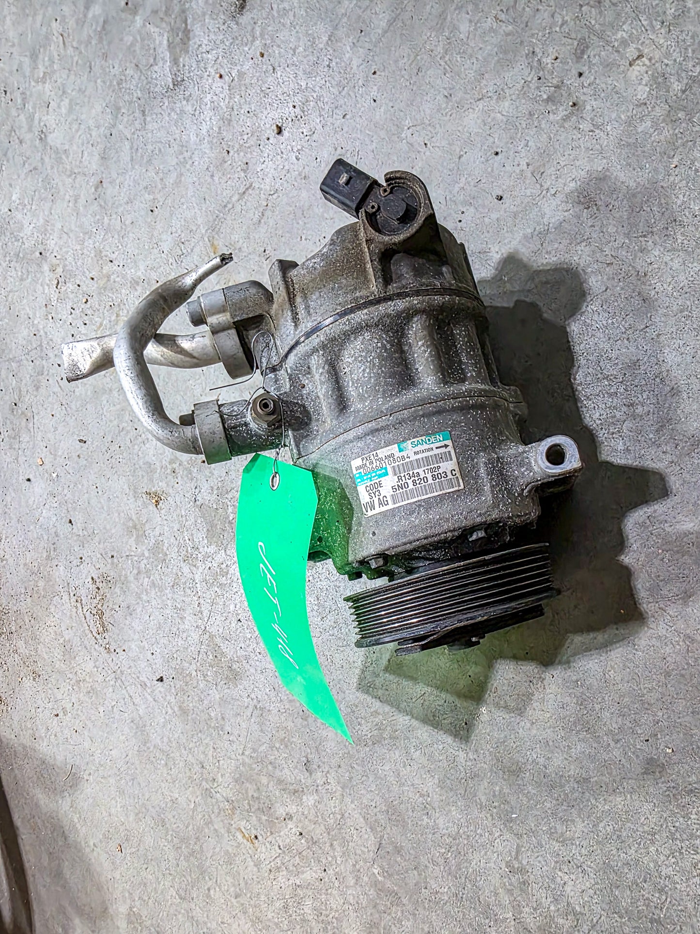 2011 Volkswagen Jetta A/C Compressor 5n0820803c - view 3
