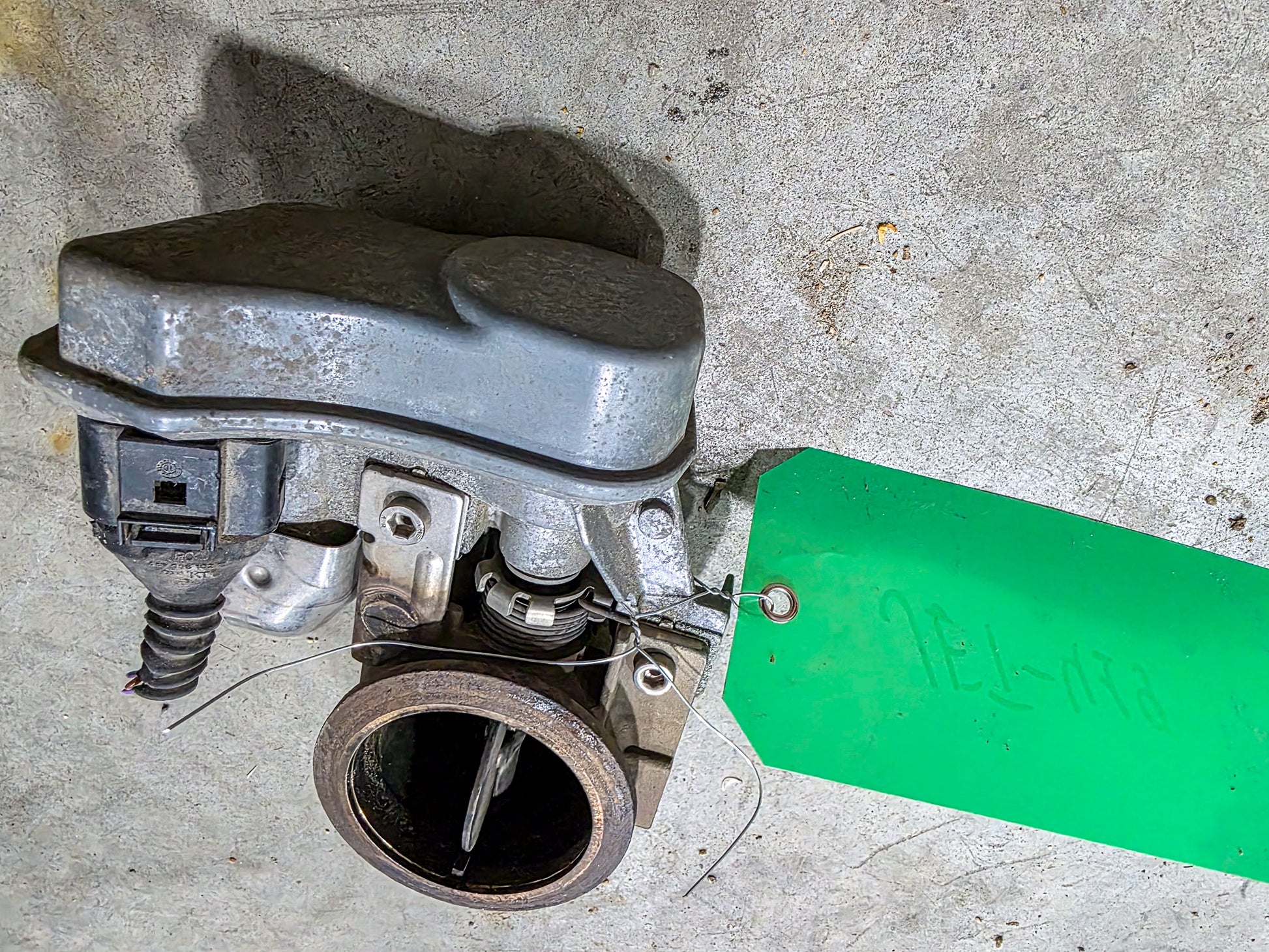 2011-2015 Volkswagen Jetta Throttle Body Assembly 06G133062J - view 2