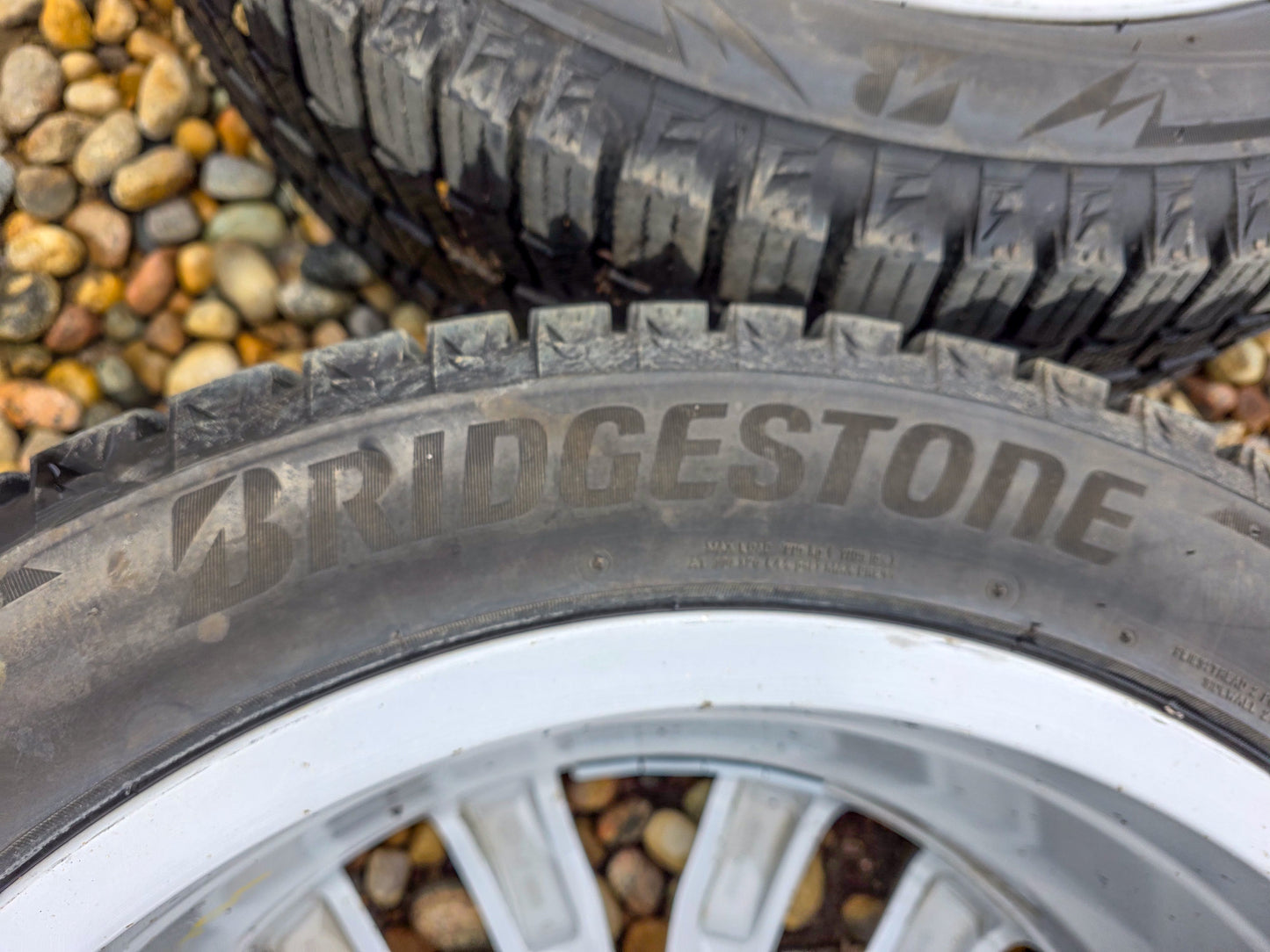 2019 Buick Envision Rim 19x7-1/2, 12 spoke (opt RZA), with tire 235/50 R19 Wheel Bolt pattern 5x120mm