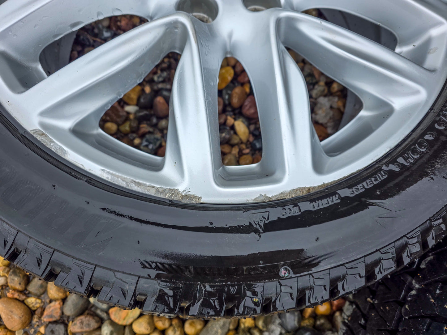 2019 Buick Envision Rim 19x7-1/2, 12 spoke (opt RZA), with tire 235/50 R19 Wheel Bolt pattern 5x120mm