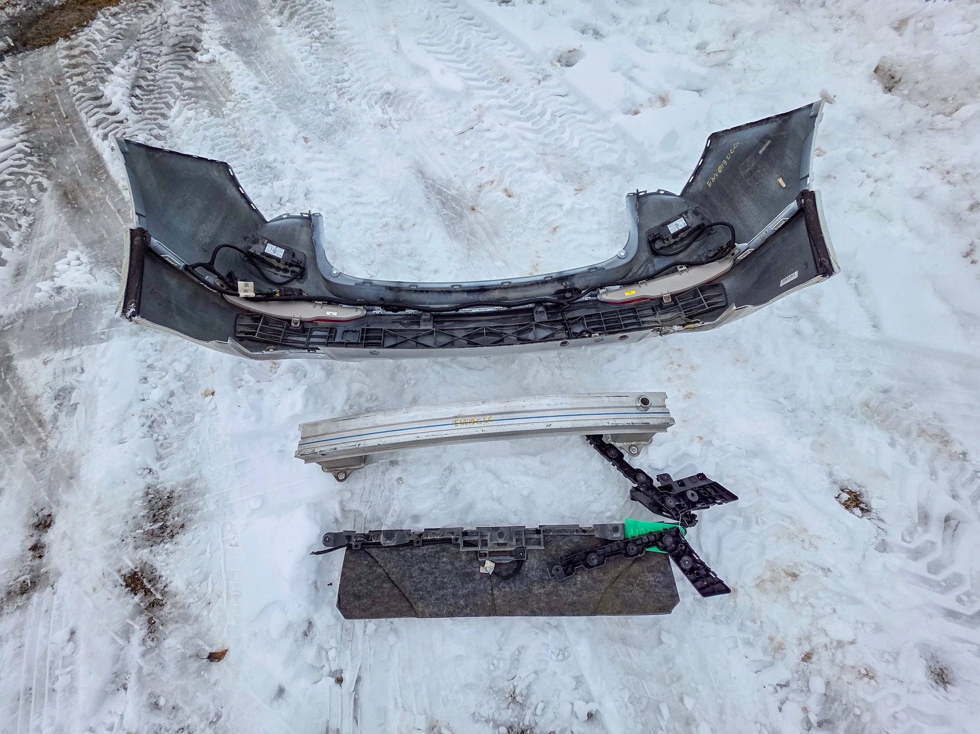 2019-2020 Buick Envision Rear Bumper Assembly W/ Blind Spot Alert 84287222, 84352365, 13392400, 84594533 - view 2