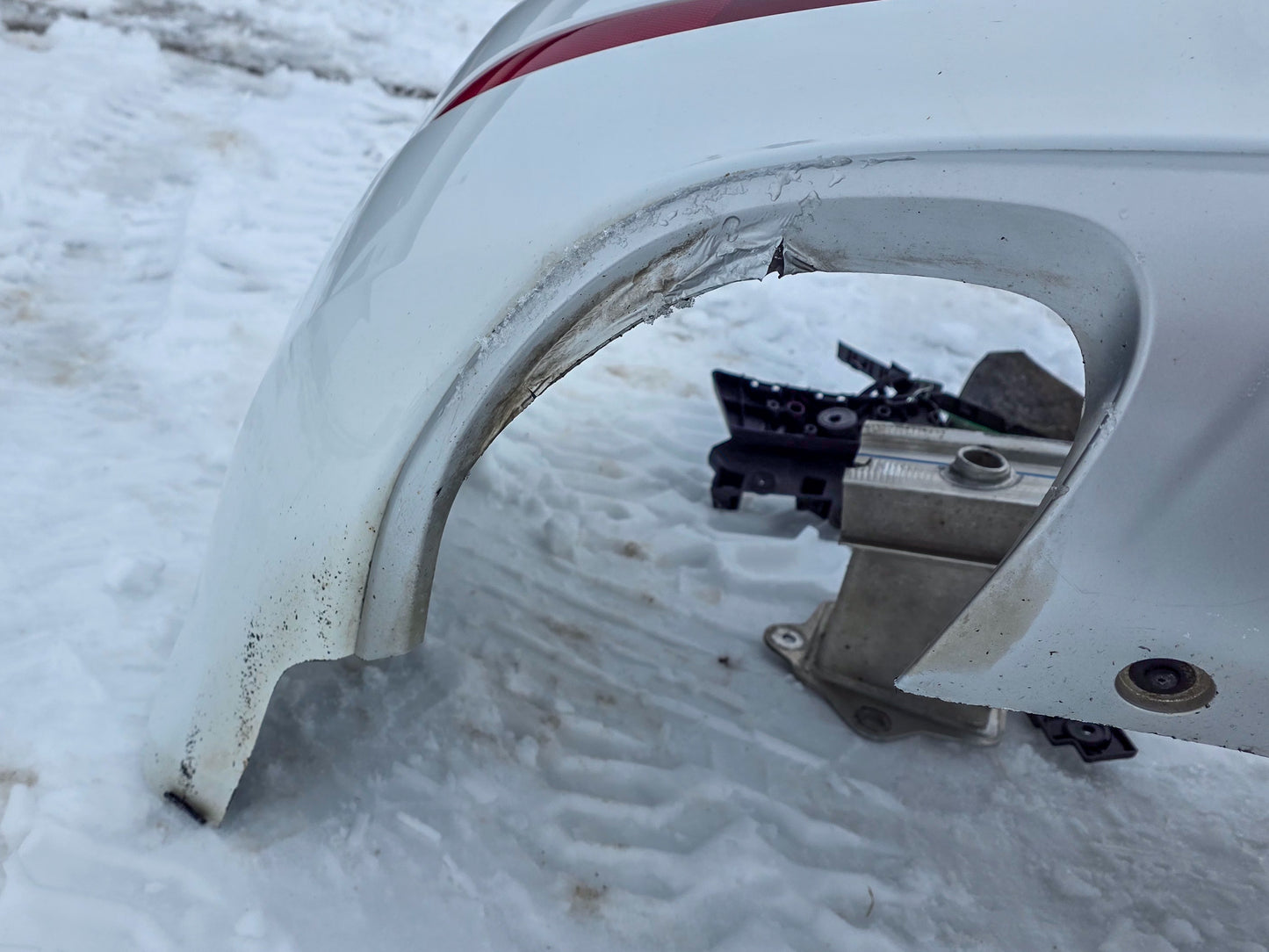 2019-2020 Buick Envision Rear Bumper Assembly W/ Blind Spot Alert 84287222, 84352365, 13392400, 84594533 - view 12