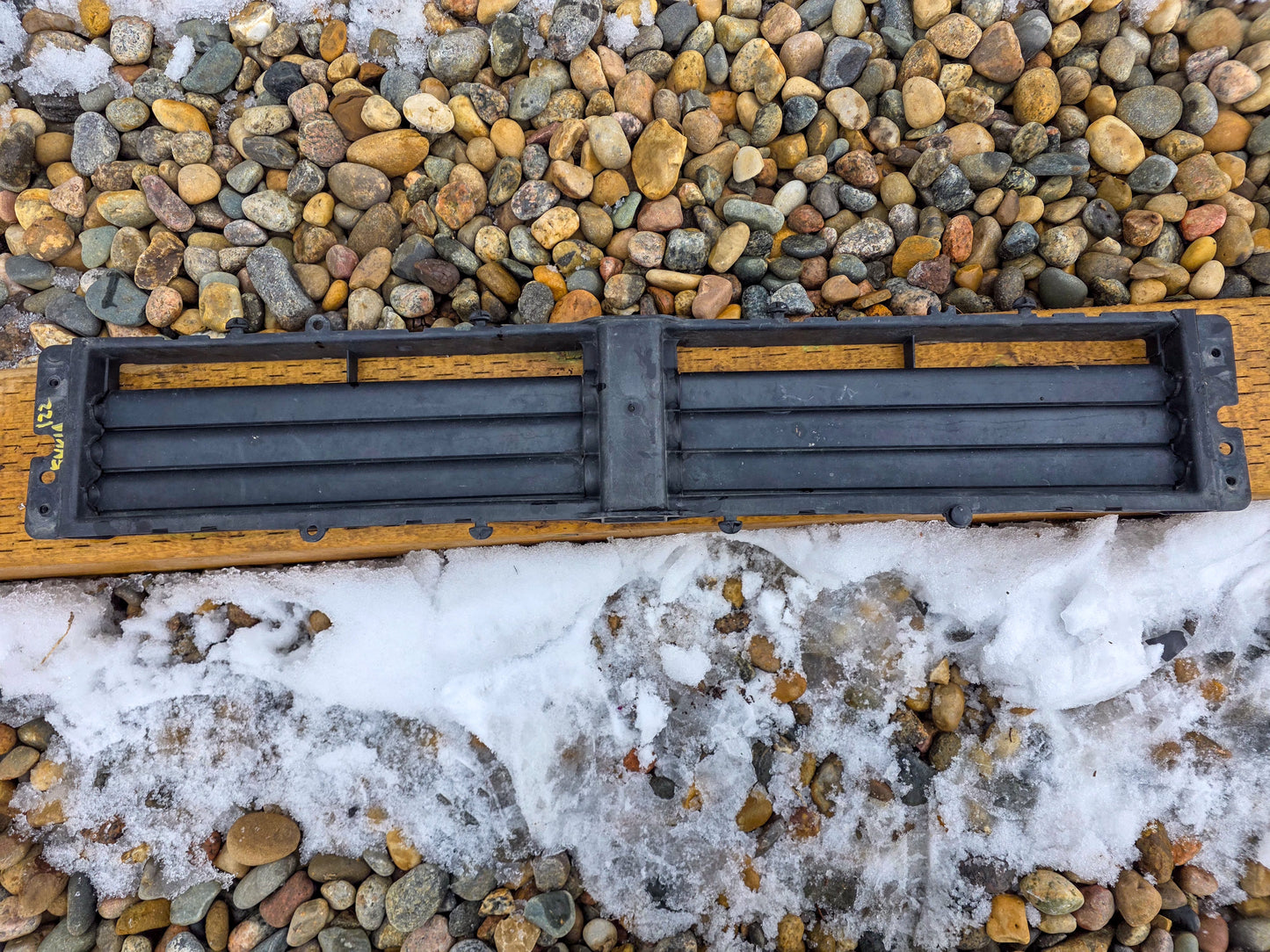 2016-2020 Buick Envision Radiator Shutter Assy Black