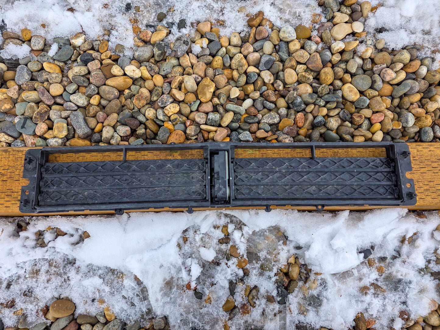 2016-2020 Buick Envision Radiator Shutter Assy Black