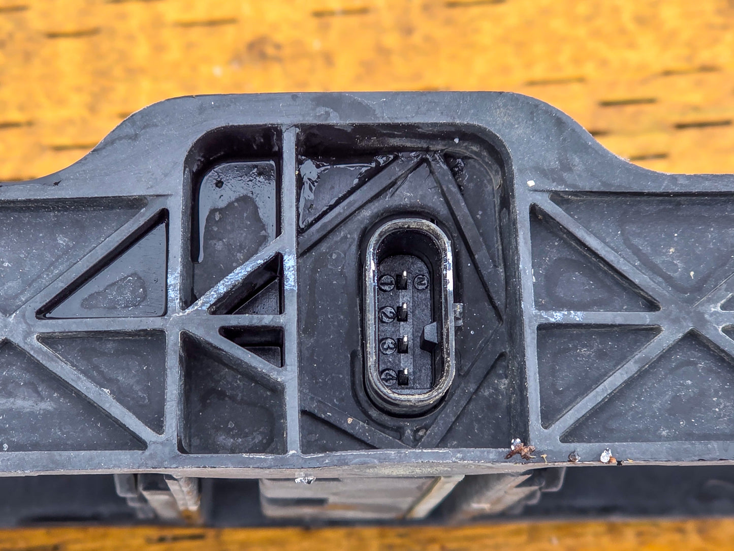 2016-2020 Buick Envision Radiator Shutter Assy Black