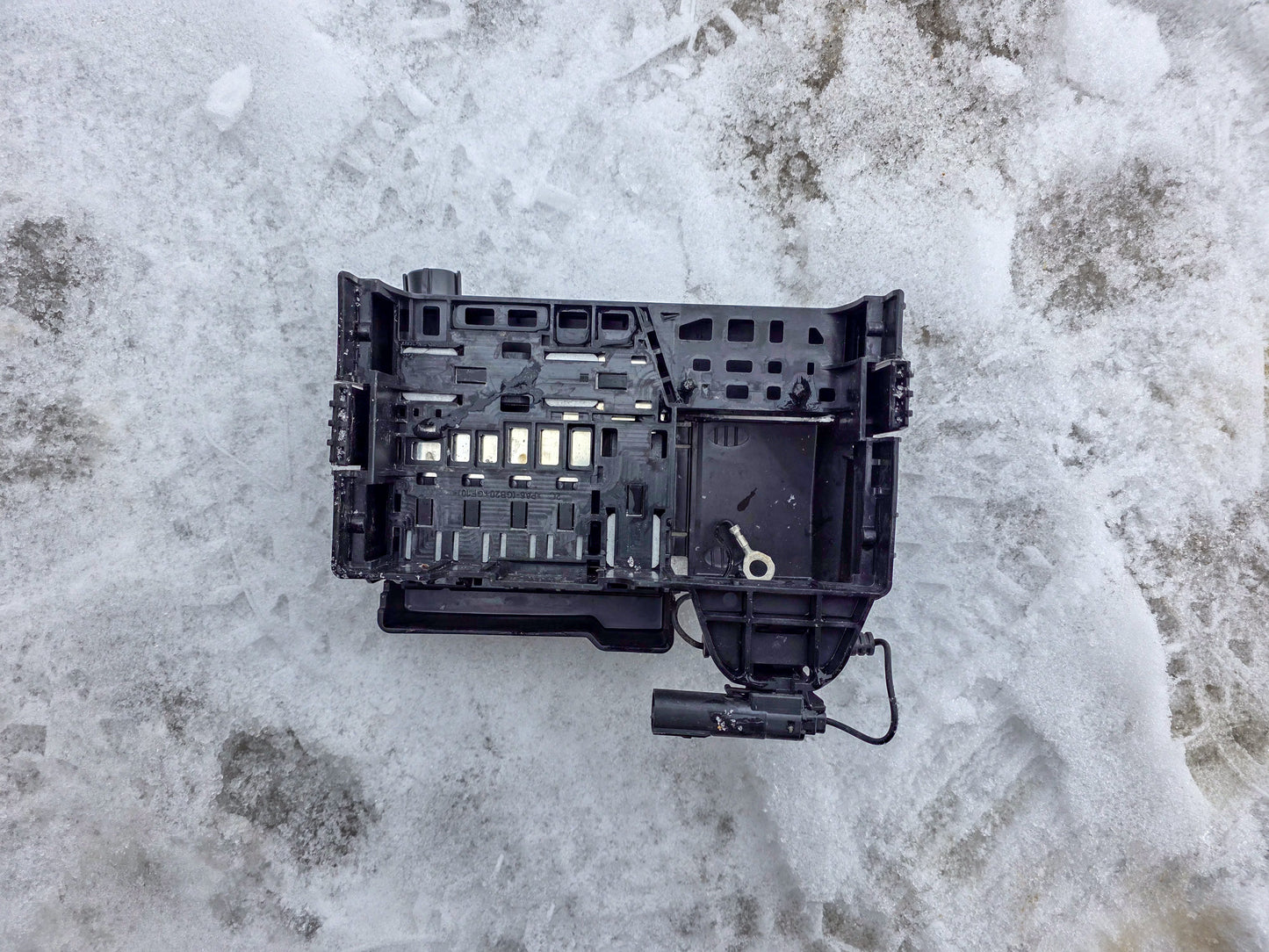 2016-2020 Buick Envision Fuse Box Positive Battery Terminal 84090552 OEM