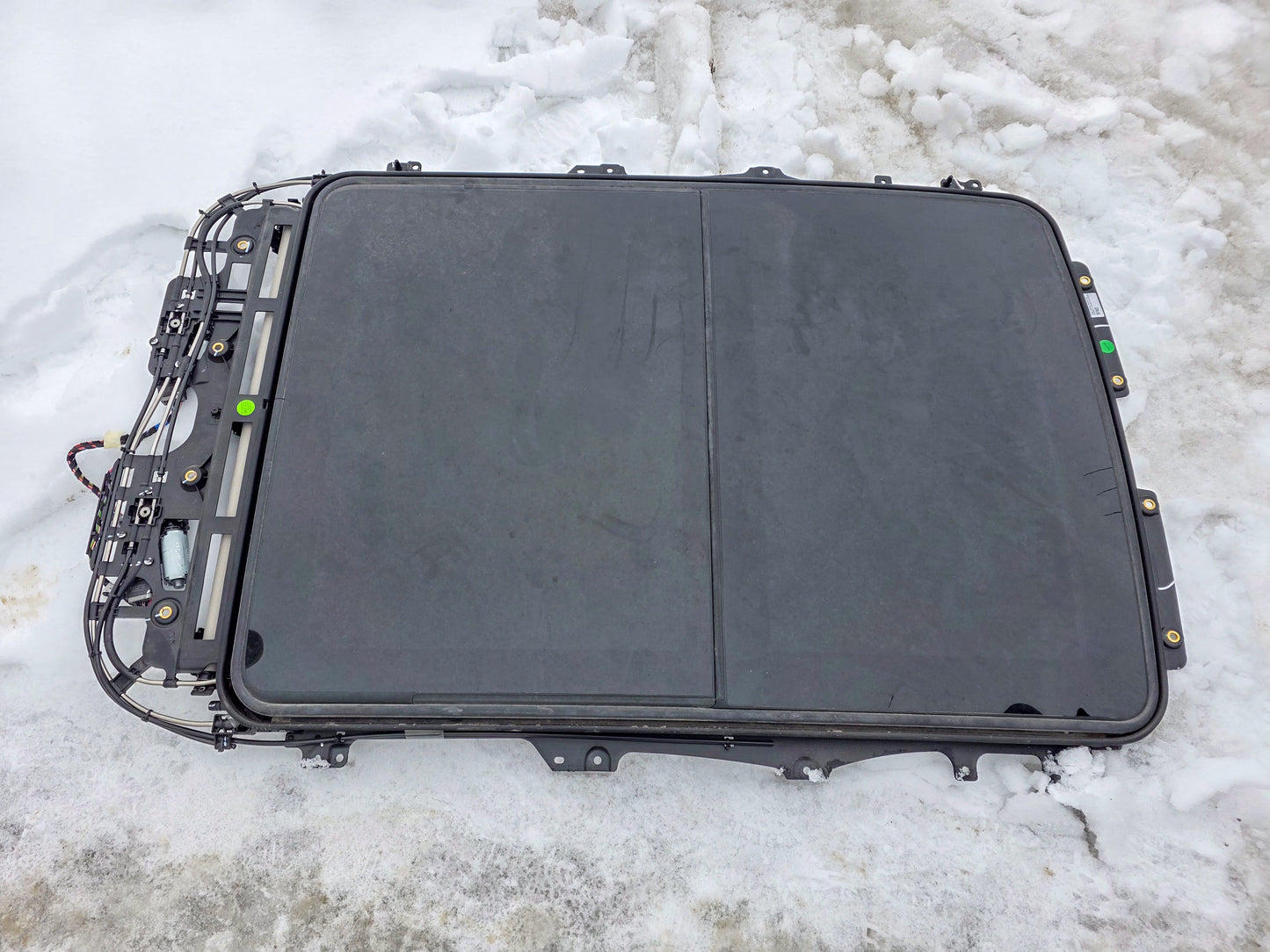 2016-2020 Buick Envision Assembly Moonroof Panoramic Glass Panel Upper Panoramic Sunroof Glass Motor Set 84335743, 22967972, 22967971, 84666065