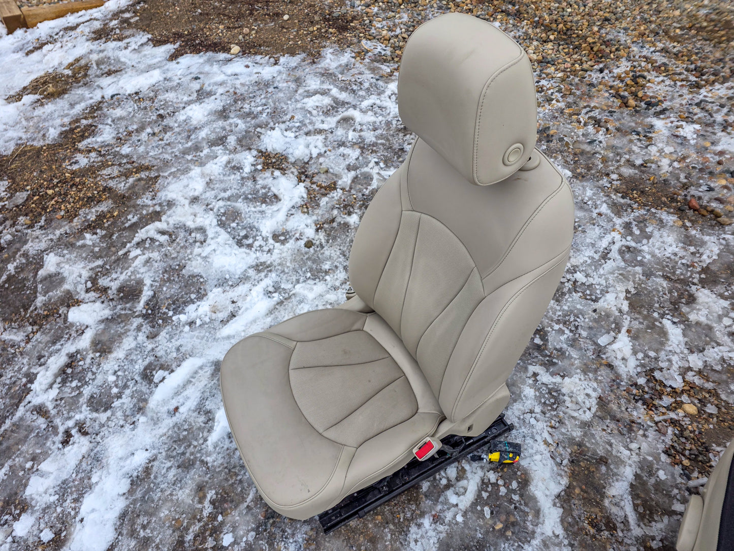 2016-2020 Buick Envision Front Passenger Right Side Seat 84151978,  84461746,  84434334
