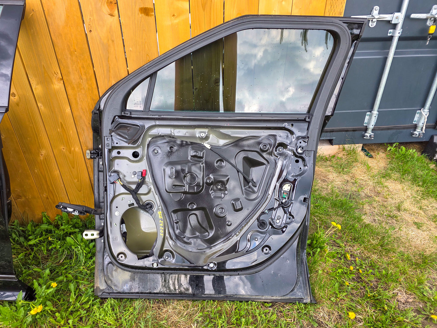 2019-2025 Chevrolet Blazer Front Right Passenger Side Door Assembly Black OEM