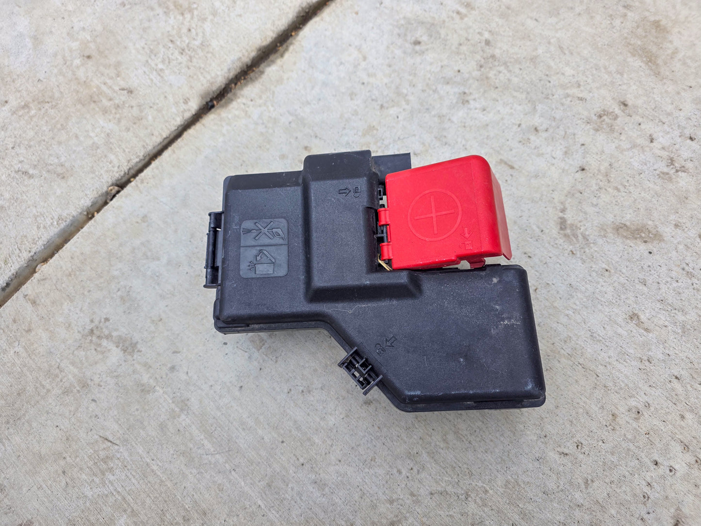 2019-2026 Chevrolet Blazer Battery Positive Terminal Distributor Junction Block