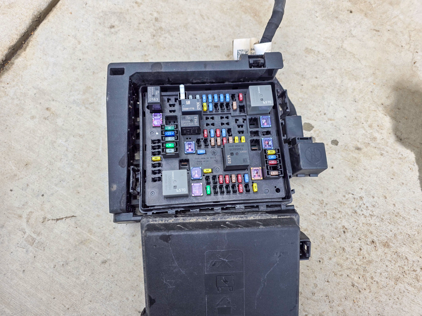 2023-2026 Chevrolet Blazer Engine Compartment Fuse Relay Box Block