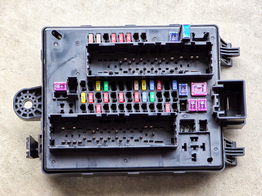 2019-2026 Chevrolet Blazer Fuse Relay Junction Box Module 84412832 OEM