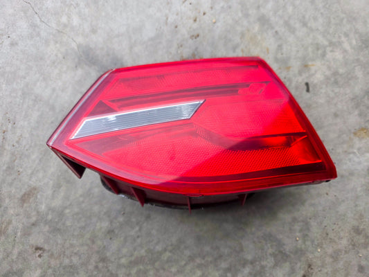 2011-2014 Volkswagen Jetta Right Passenger Side Tail Light
