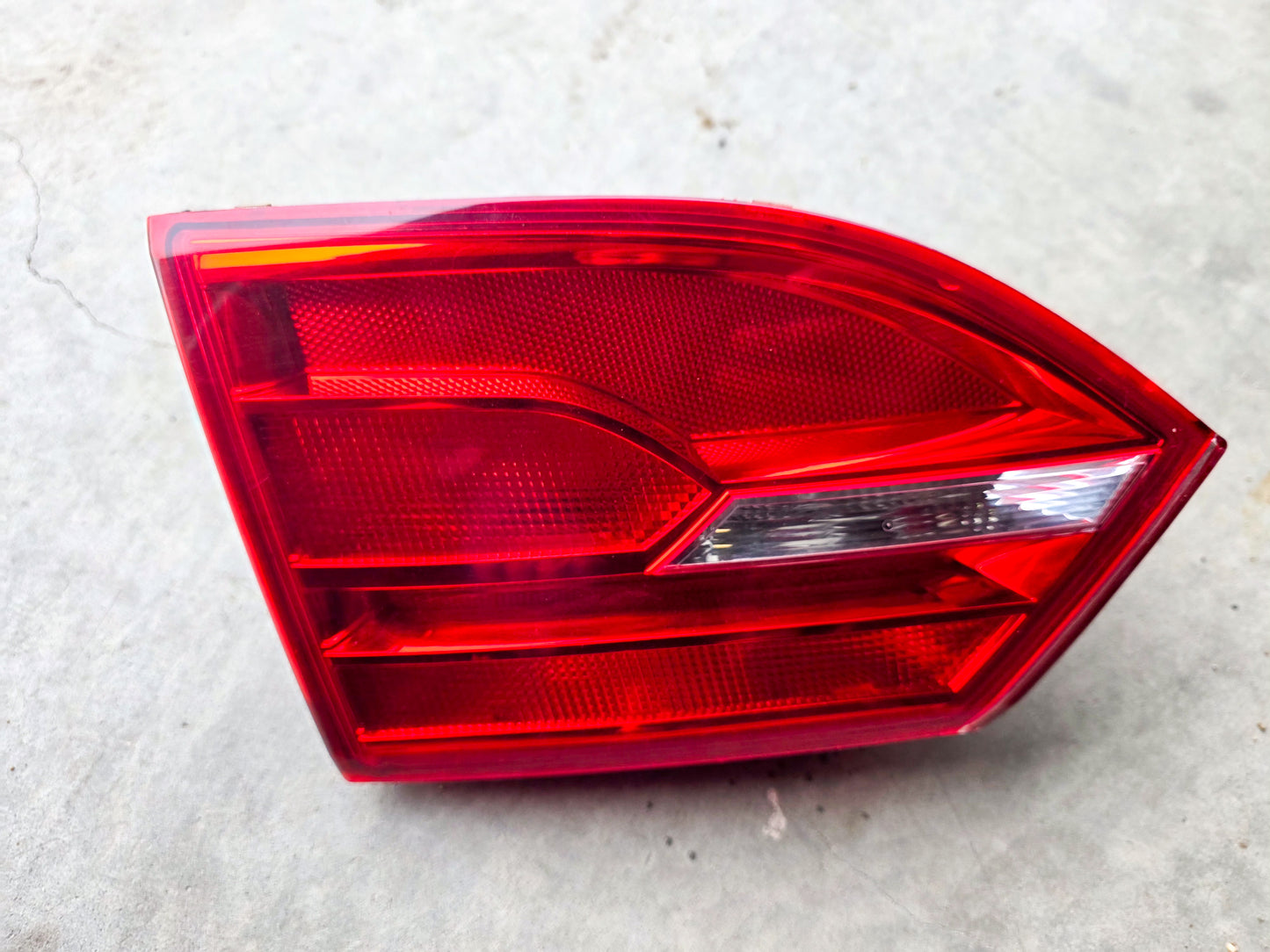 2011-2014 Volkswagen Jetta Right Passenger Side Tail Light