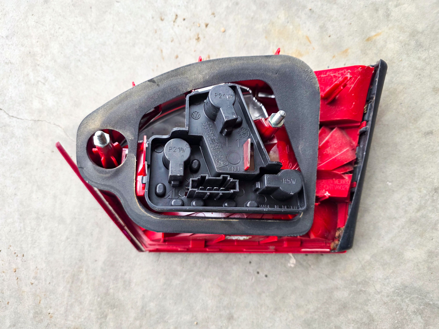 2011-2014 Volkswagen Jetta Right Passenger Side Tail Light