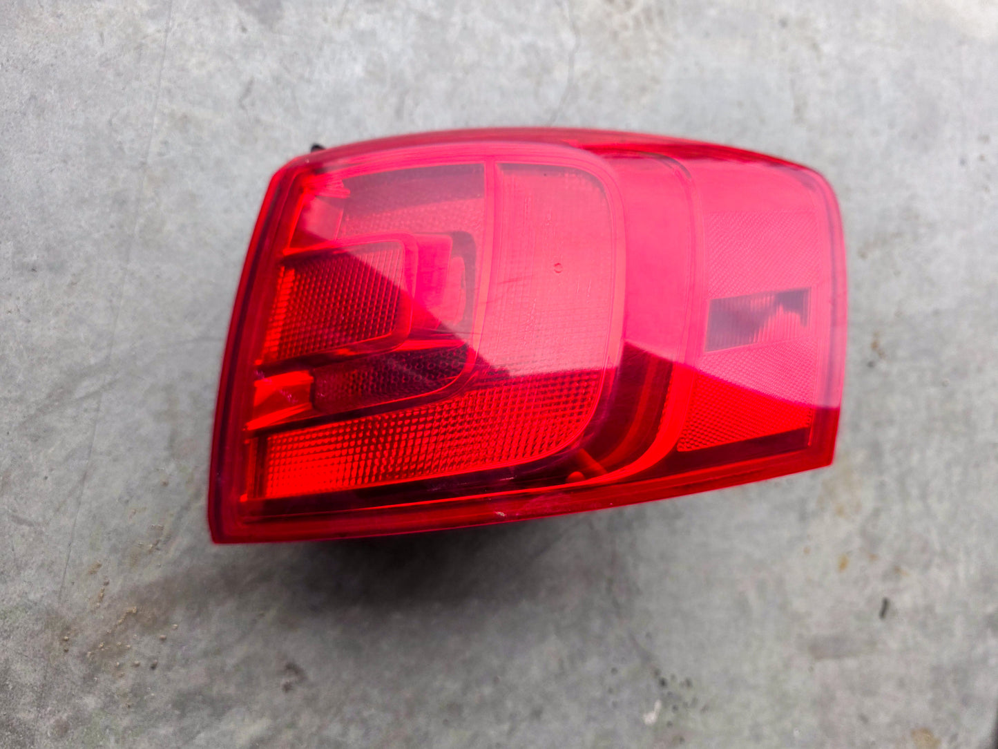 2012 Volkswagen Jetta Rear Passenger Right Side Tail Light, Tail Lamp, Stop Lamp Combination OEM