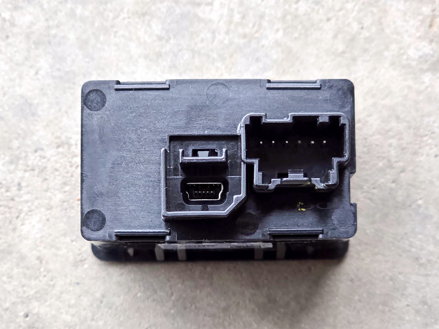 2024 Chevrolet Blazer Receptacle Assembly USB USB-C SD Card 13529869