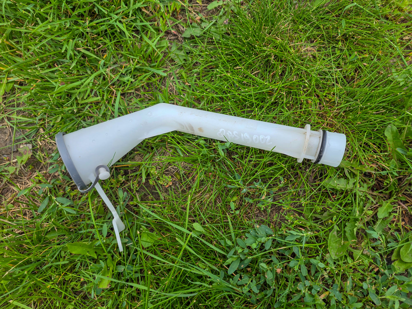2013-2019 Nissan Qashqai Washer Fluid Reservoir Filler Pipe