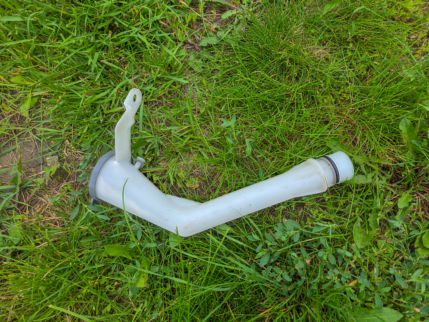 2013-2019 Nissan Qashqai Washer Fluid Reservoir Filler Pipe
