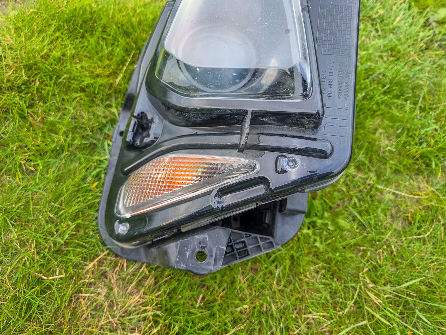 2019-2022 Chevrolet Blazer Headlight Right Passenger Xenon Lamp OEM 84588816