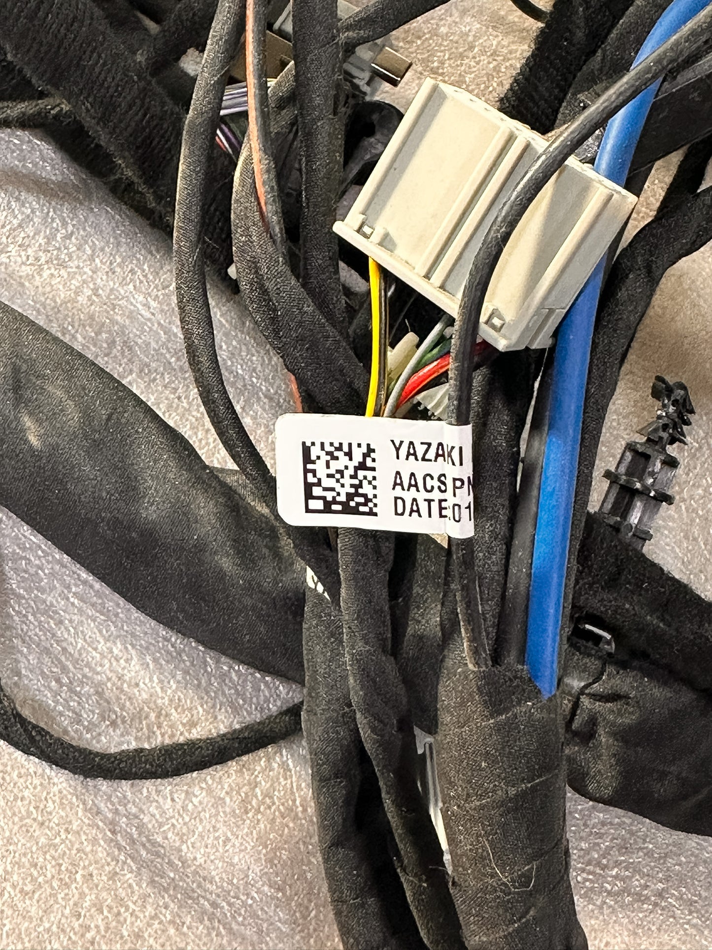 2016-2020 Buick Envision Under Dash Fuse Junction Box and Wiring Harness OEM 84377944, 13991827 - view 7
