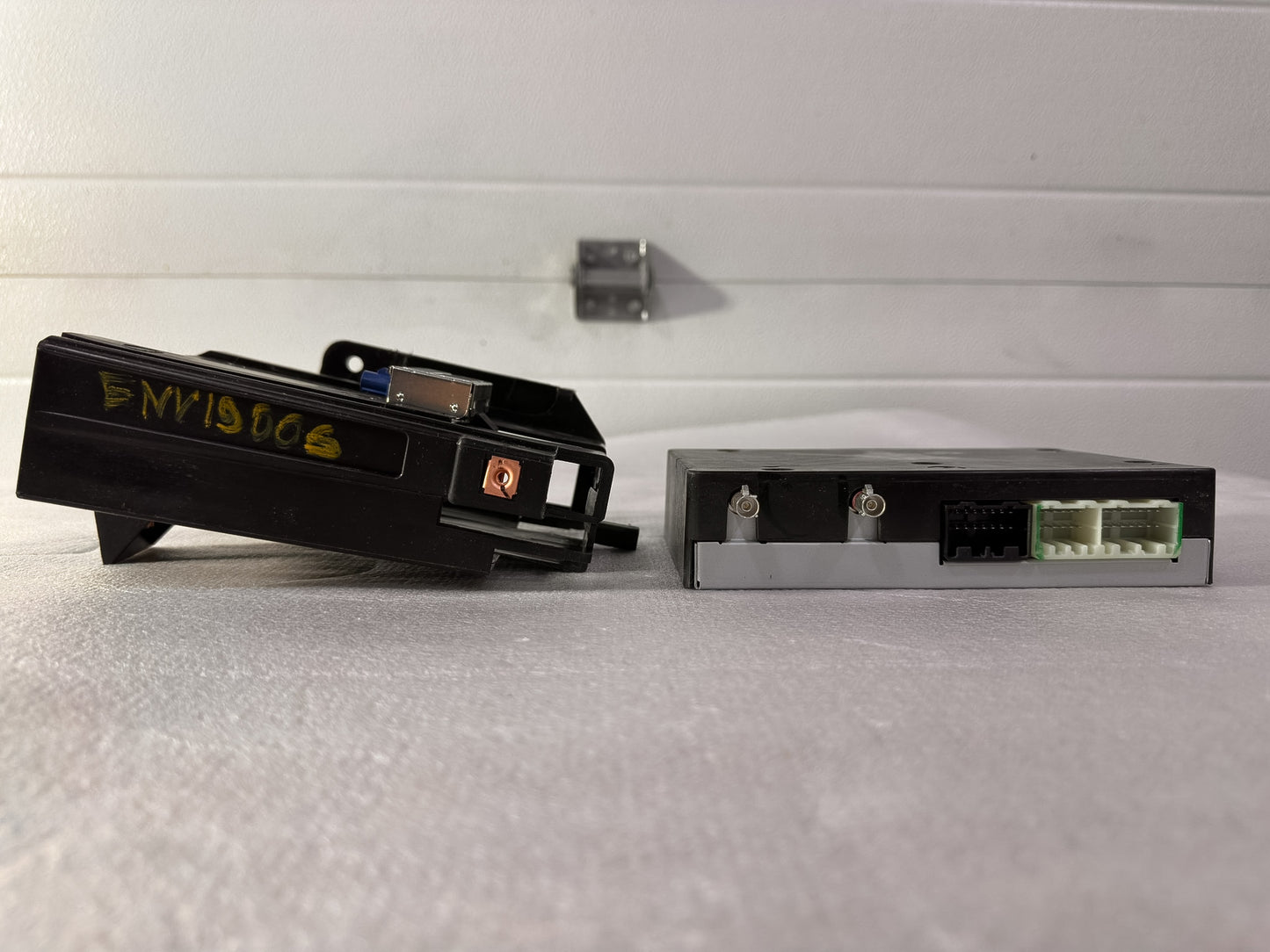 2017-2019 Buick Envision Communication Onstar Control Module OEM 84298328, 20960972, 23138617 - view 4