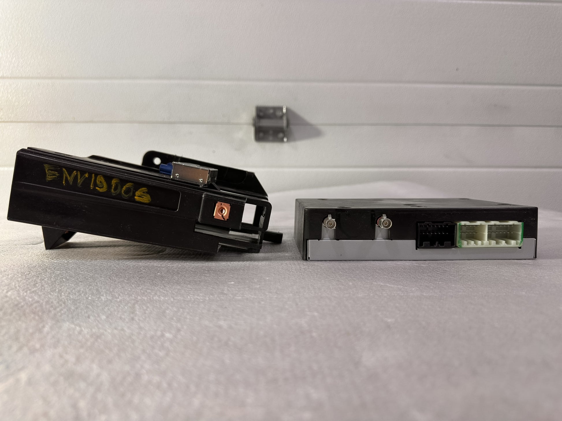 2017-2019 Buick Envision Communication Onstar Control Module OEM 84298328, 20960972, 23138617 - view 4