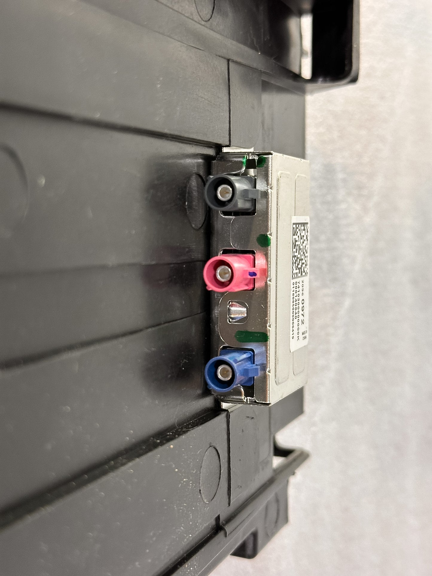 2017-2019 Buick Envision Communication Onstar Control Module OEM 84298328, 20960972, 23138617 - view 9