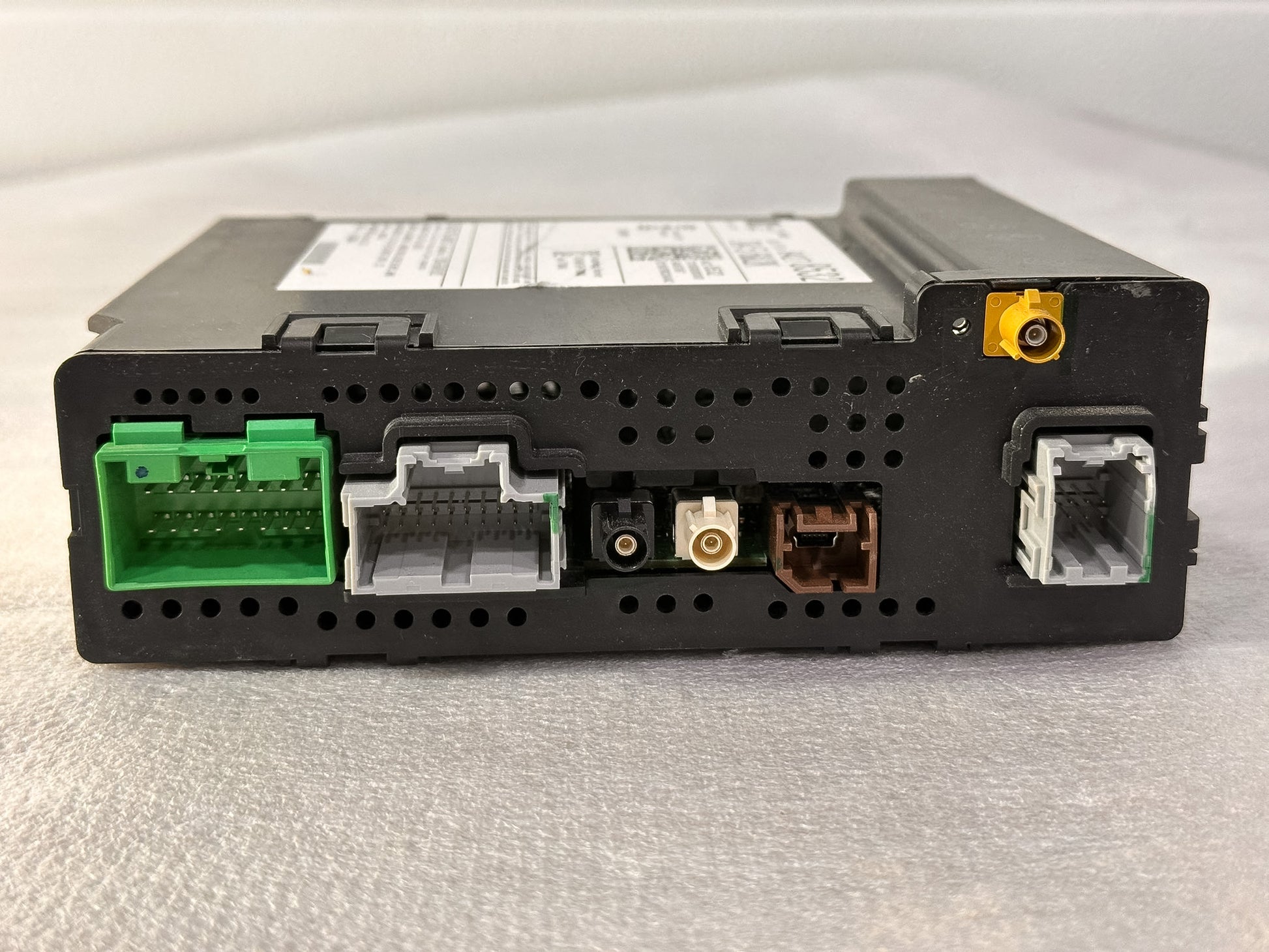 2016-2020 Buick Envision  Atellite Radio Control Module OEM 84278532 - view 3
