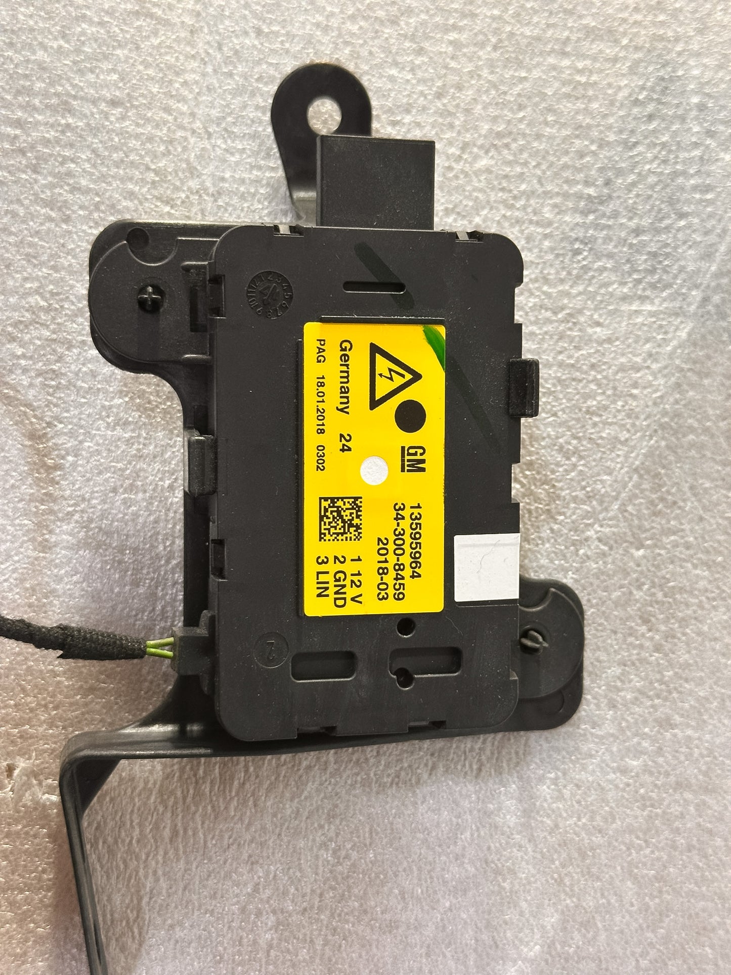 2019 Buick Envision Dash Compartment Air Filter Control Module Unit 13595964,13524210, 13595964 - view 2