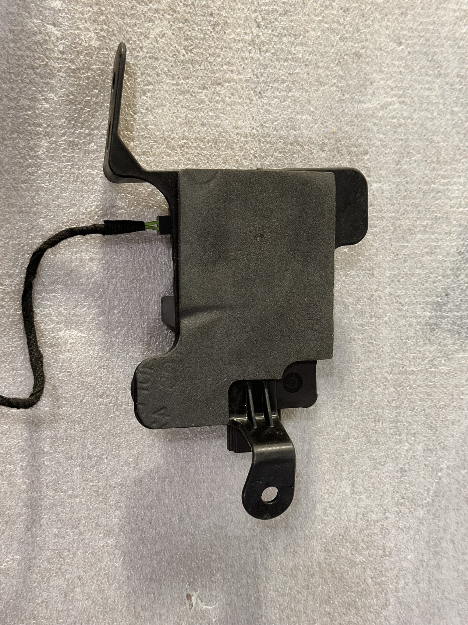2019 Buick Envision Dash Compartment Air Filter Control Module Unit 13595964,13524210, 13595964 - view 3